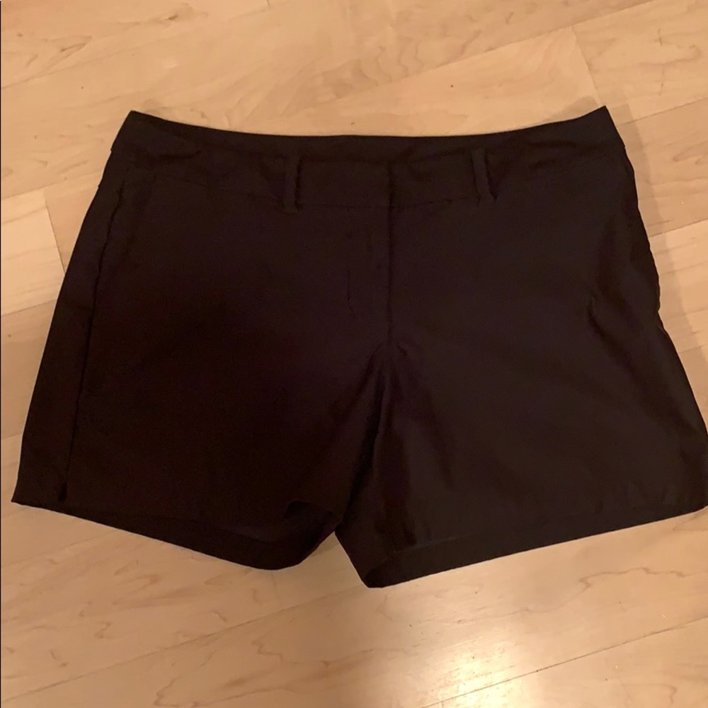 Nike dri fit golf shorts sz medium EUC